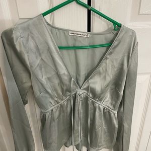 Abercrombie and Fitch xs top satin like material like new